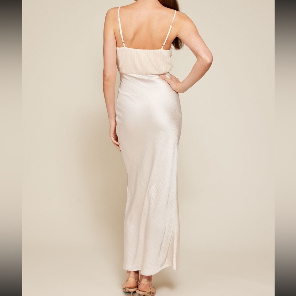 Light weight maxi dress with adjustable straps - Picture 2 of 6